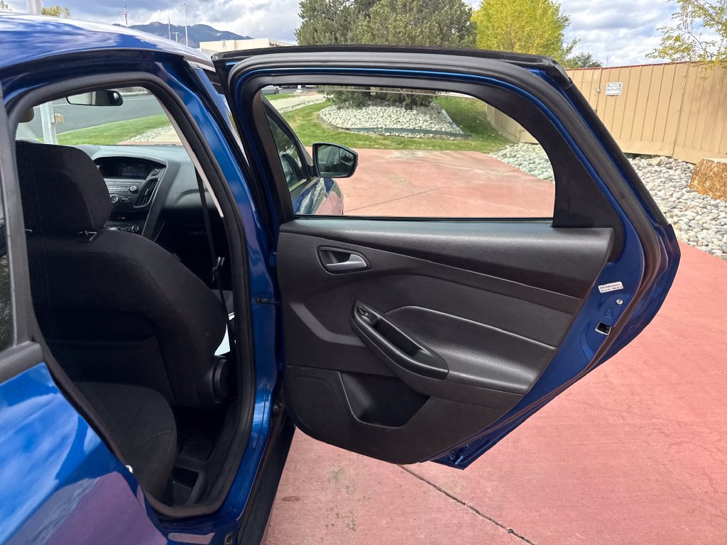 Used 2018 Ford Focus SE w/ Cold Weather Package FWD image 23
