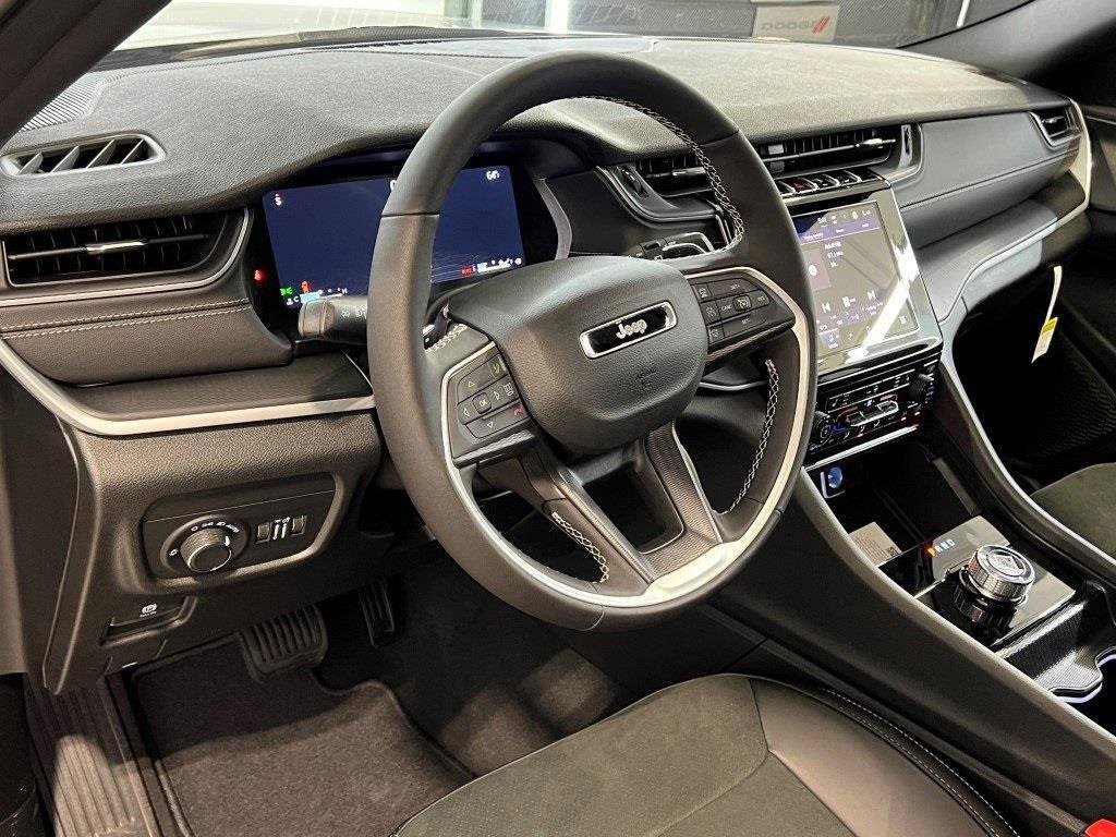 New 2025 Jeep Grand Cherokee L Altitude image 13