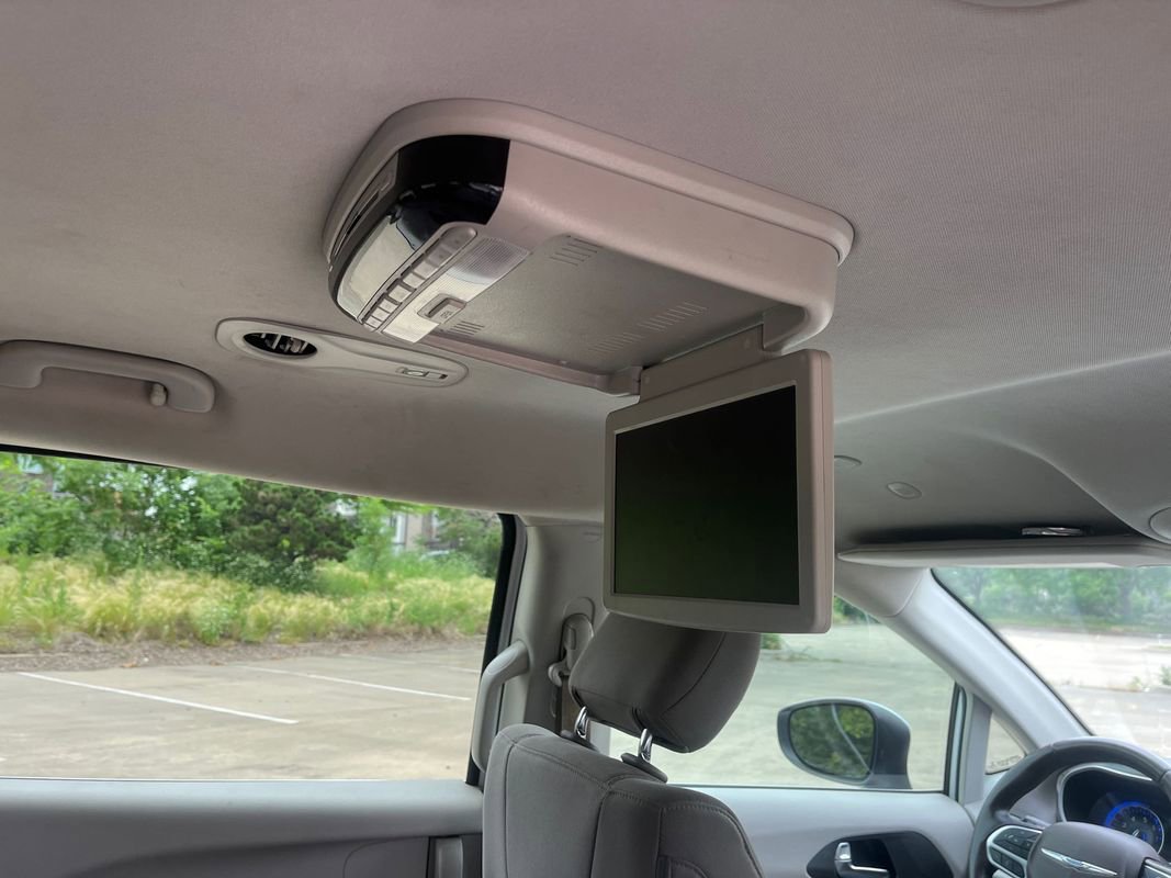 Used 2020 Chrysler Voyager LX w/ Cold Weather Group image 22