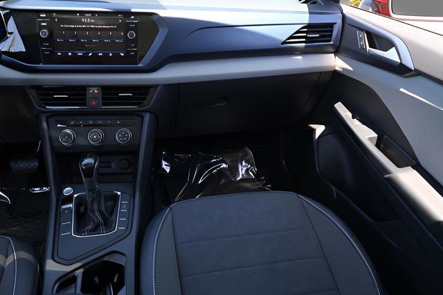 Certified 2022 Volkswagen Taos SE w/ Panoramic Sunroof Package FWD image 17