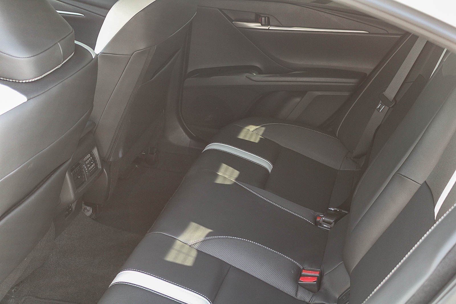 Used 2025 Toyota Camry SE w/ Convenience Package FWD image 21