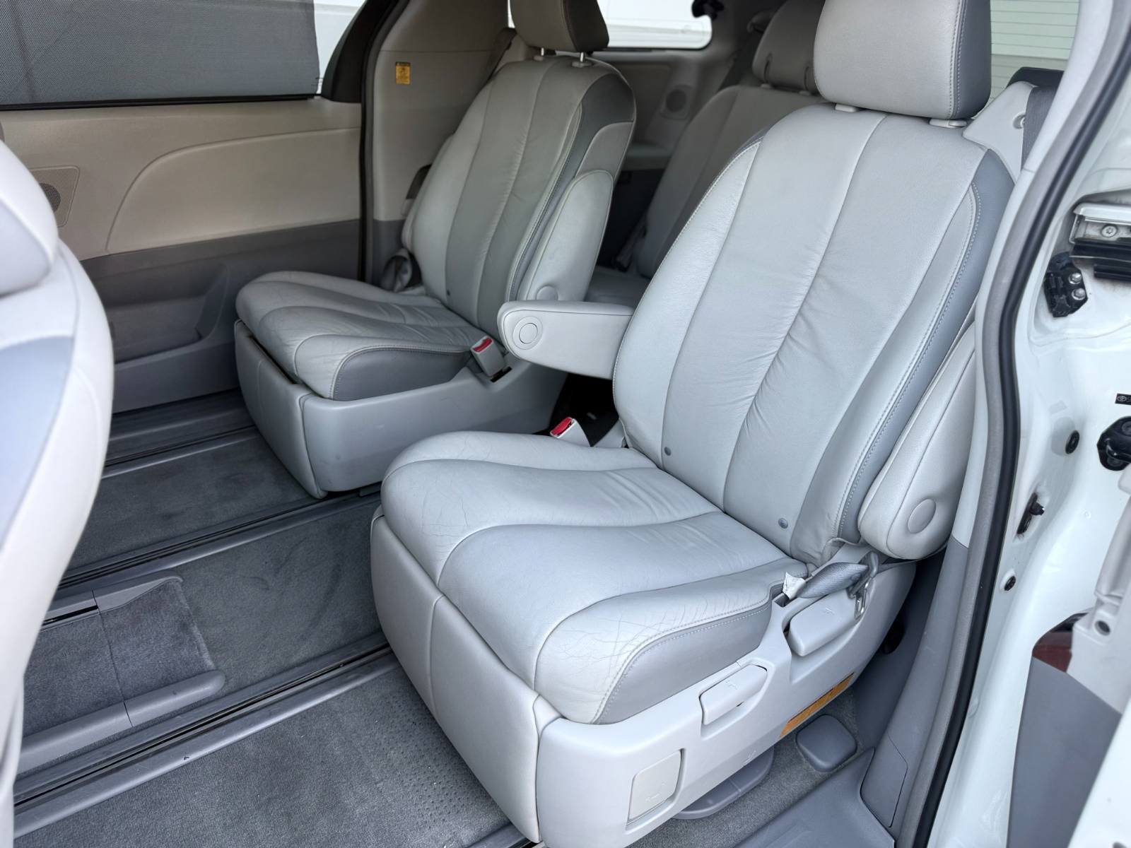 Used 2012 Toyota Sienna Limited w/ Premium Pkg FWD image 44