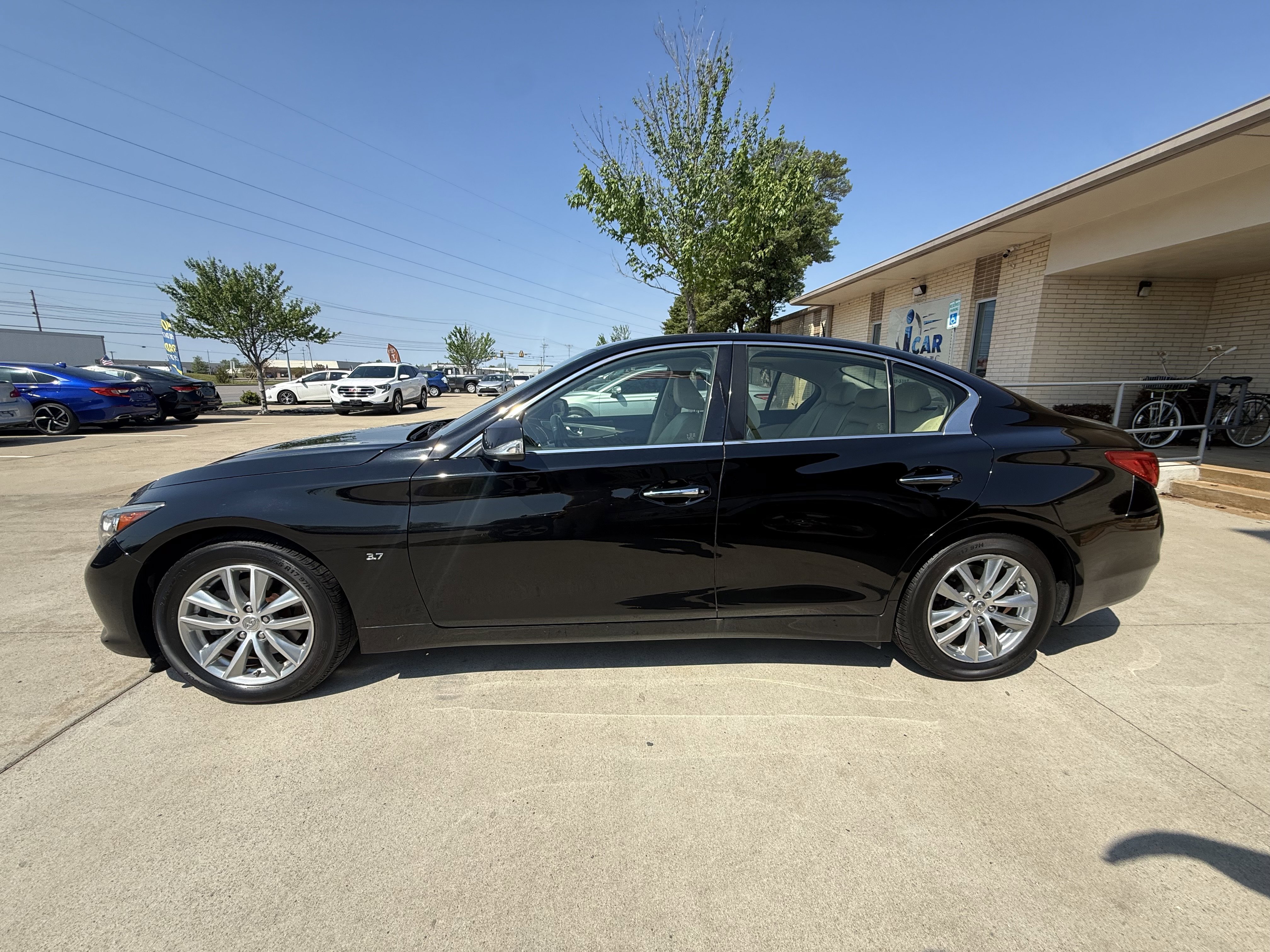 Used 2015 INFINITI Q50 Premium w/ Navigation Package AWD/4WD image 4