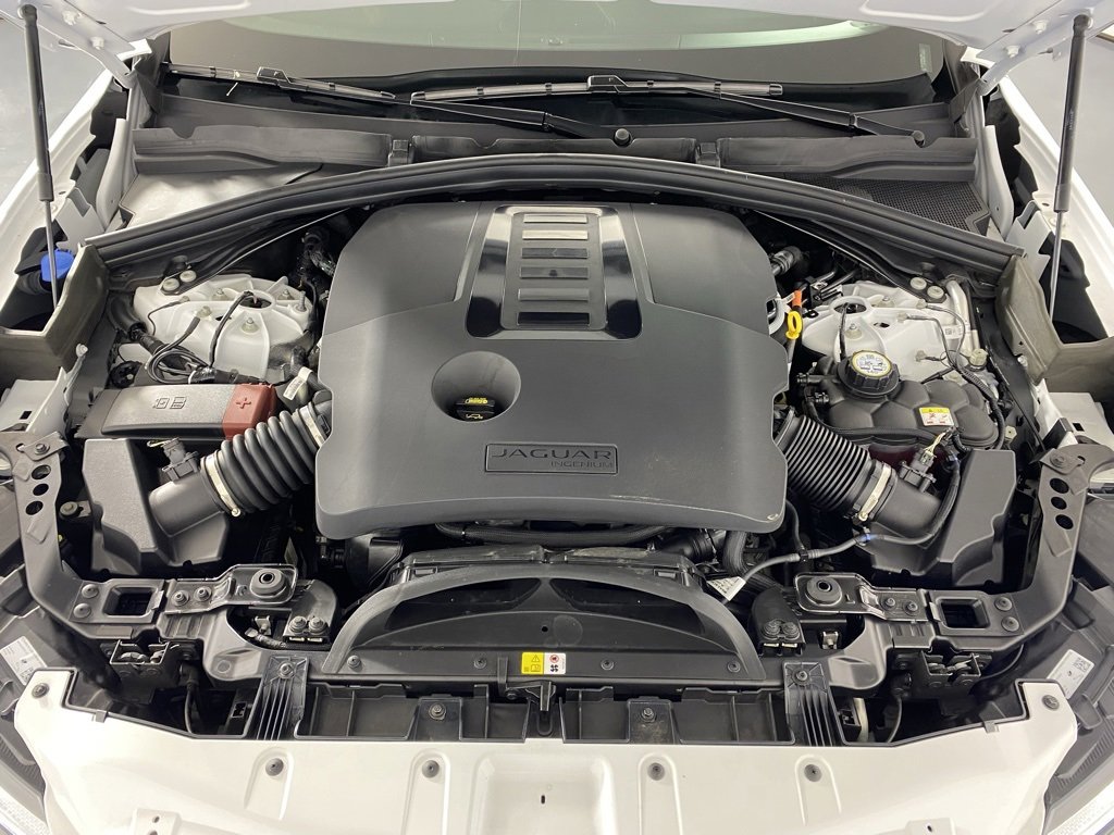 Used 2025 Jaguar F-PACE R-Dynamic S image 34