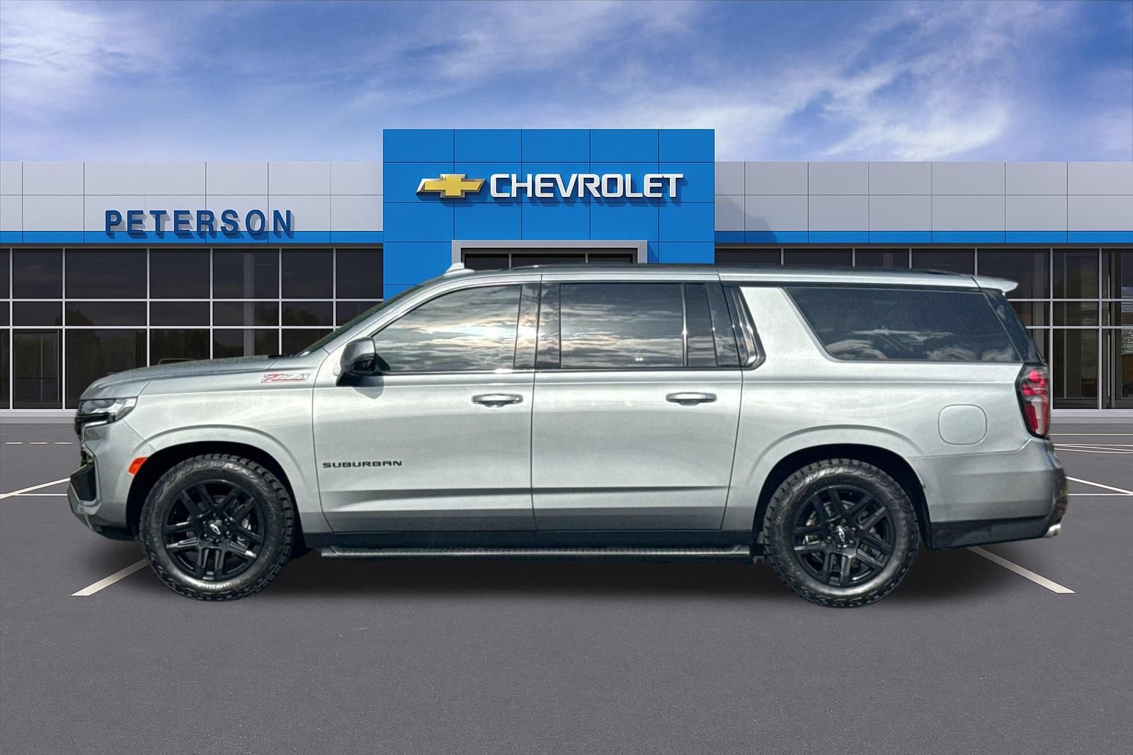 Certified 2023 Chevrolet Suburban Z71 w/ Z71 Off-Road Package AWD/4WD image 7