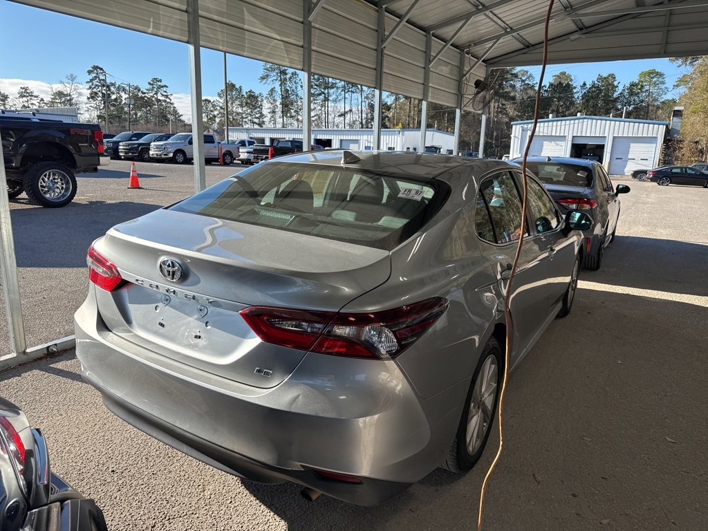 Used 2023 Toyota Camry LE image 3