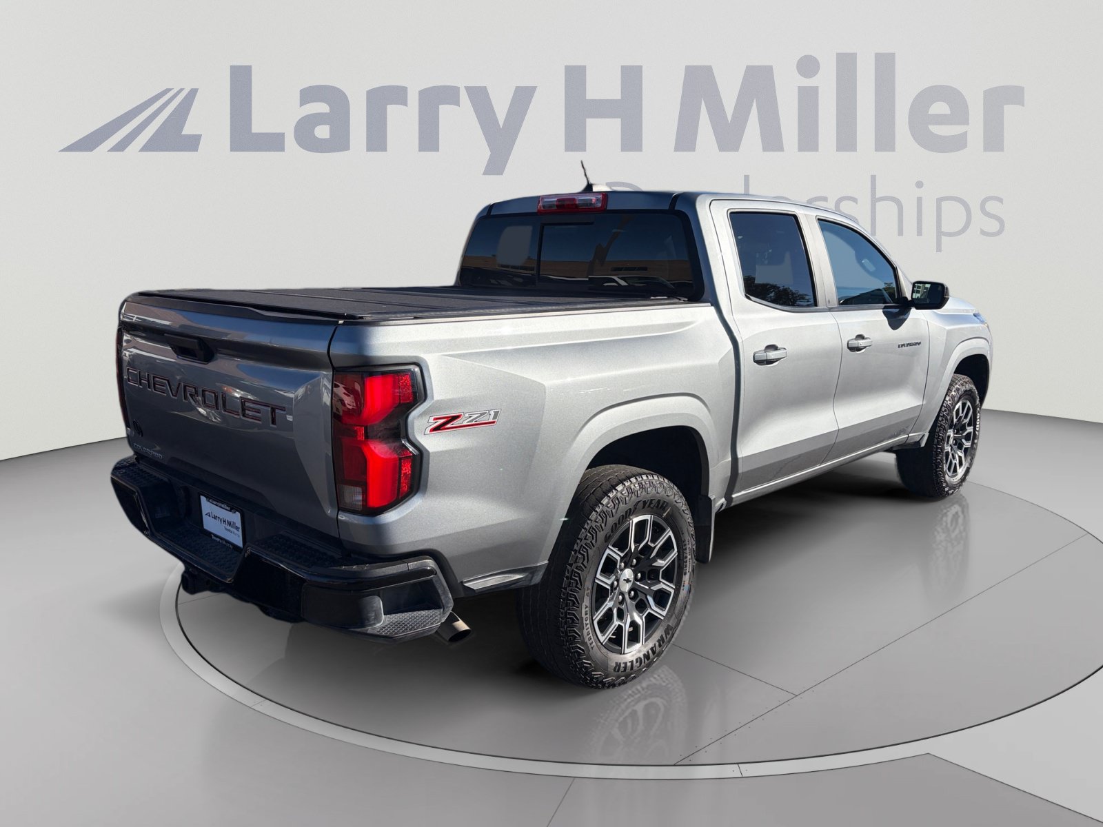 Used 2023 Chevrolet Colorado Z71 w/ Advanced Trailering Package AWD/4WD image 5