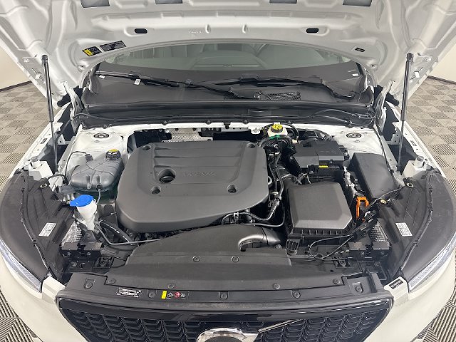 Used 2026 Volvo XC40 B5 Plus AWD/4WD image 38