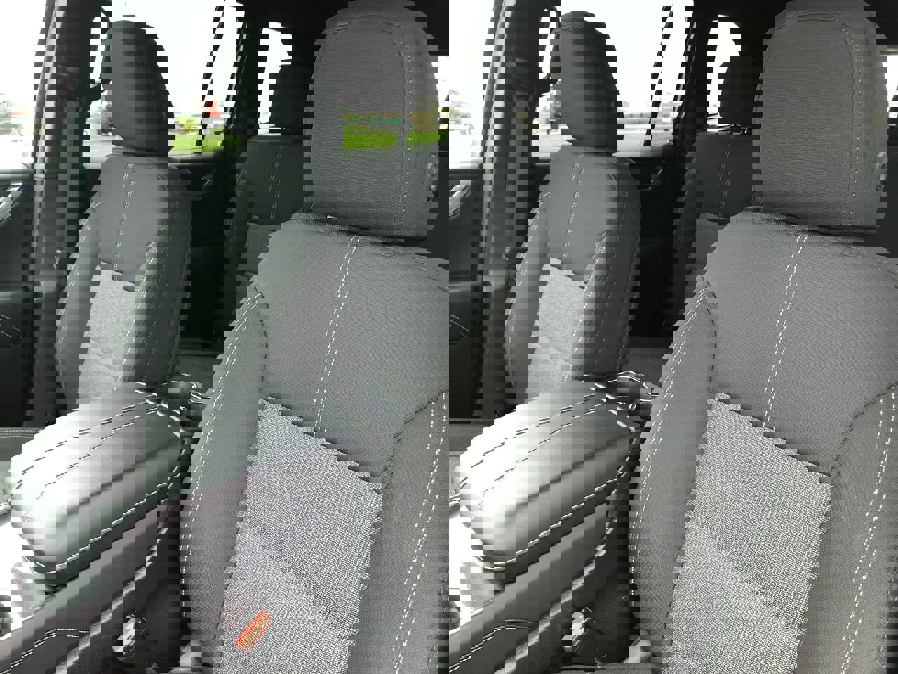 Used 2025 GMC Acadia Elevation image 15