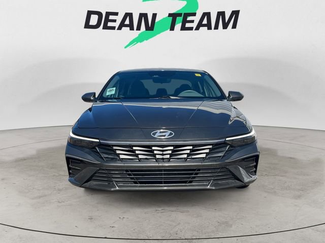 Used 2024 Hyundai Elantra SEL image 3