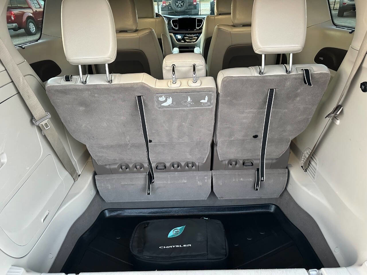 Used 2021 Chrysler Pacifica Touring-L FWD image 5