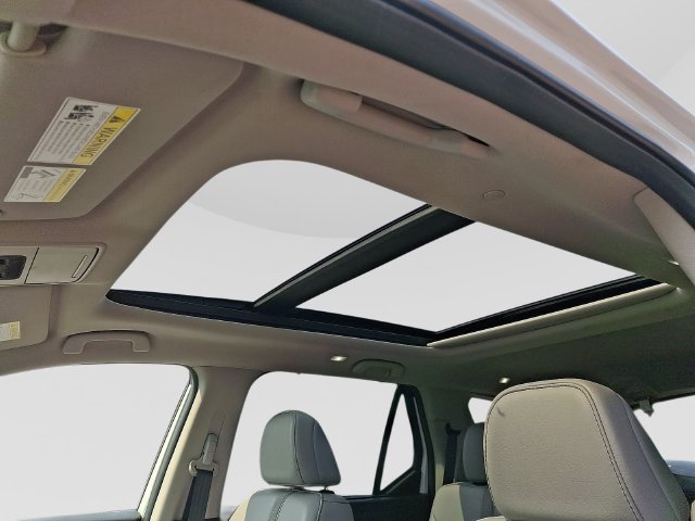 Used 2025 Honda Pilot Touring image 17