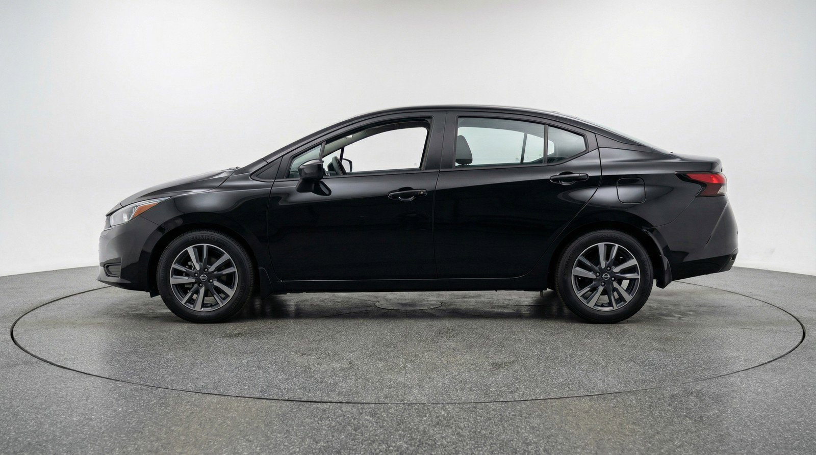 Used 2025 Nissan Versa SV FWD image 5