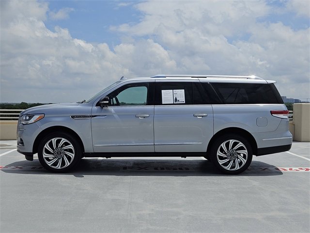 Used 2024 Lincoln Navigator L 4WD image 4