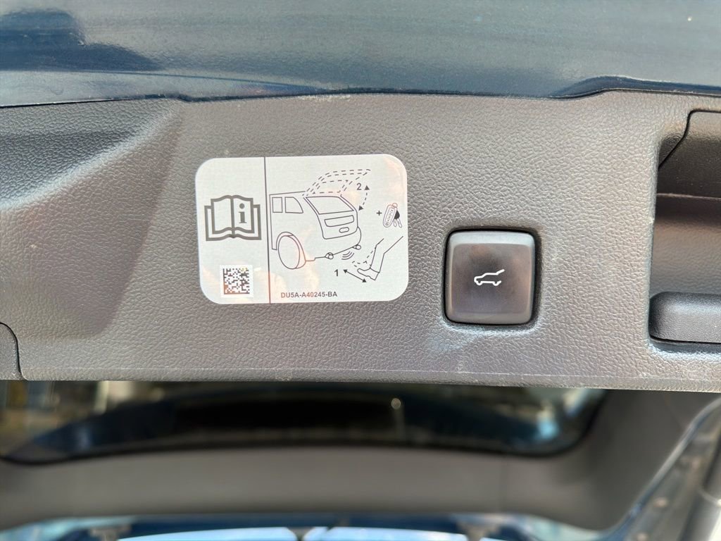 Used 2020 Ford Escape Titanium image 19