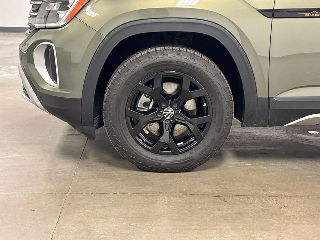 Used 2024 Volkswagen Atlas Peak Edition SE image 10