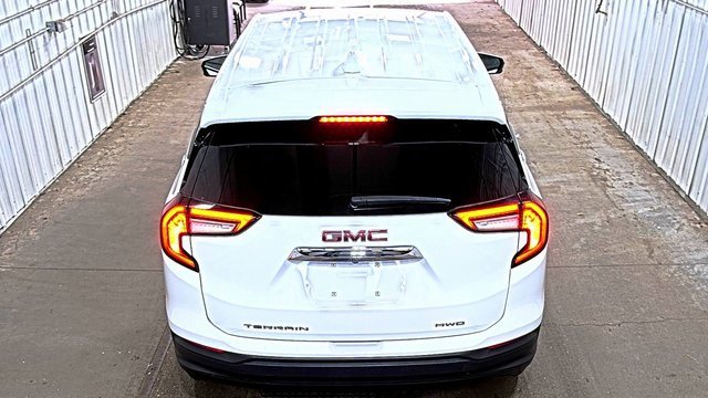 Used 2024 GMC Terrain SLE image 13