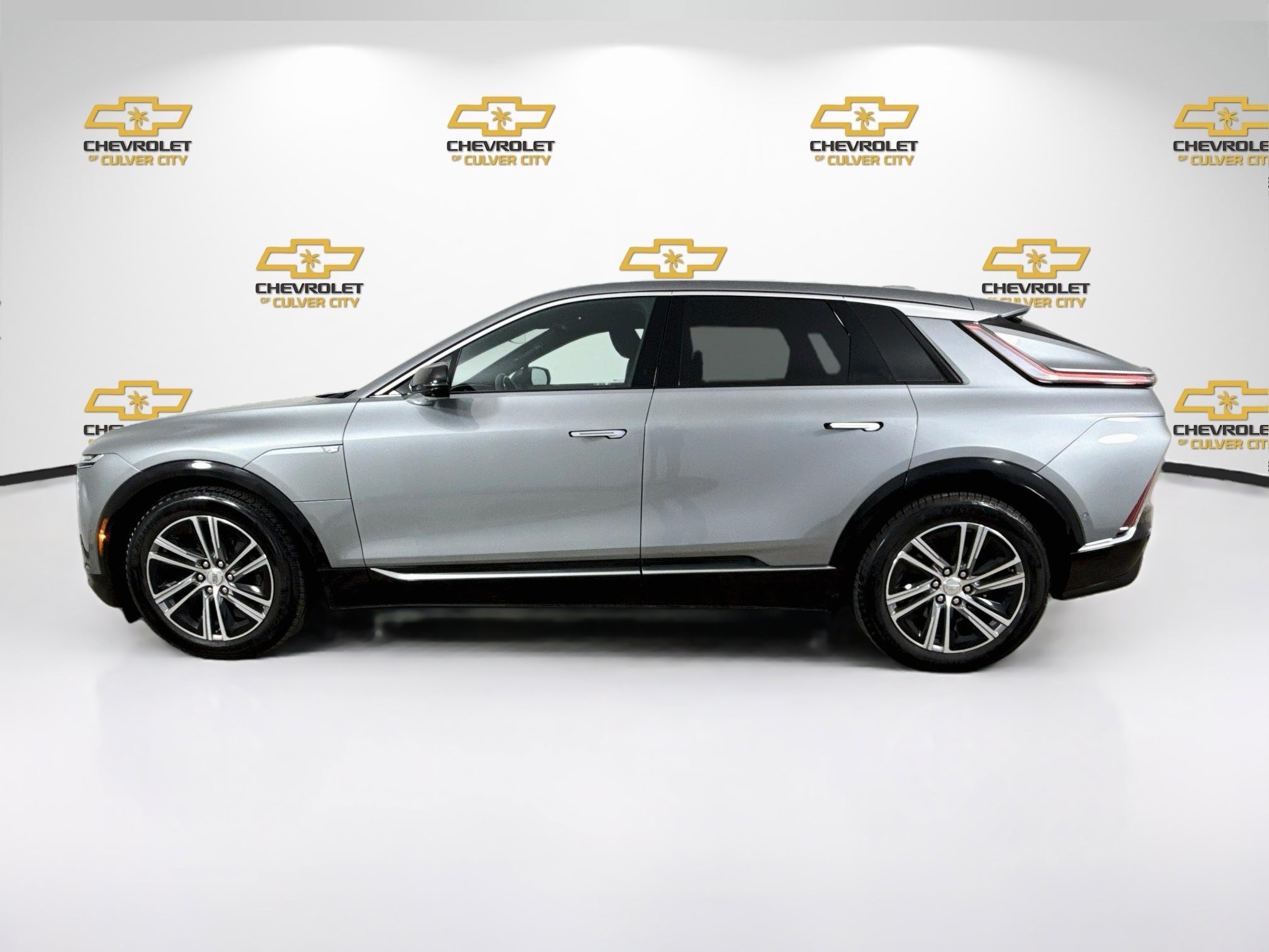 Used 2024 Cadillac Lyriq Luxury RWD image 5