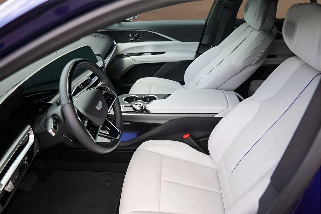 Certified 2025 Cadillac Lyriq Sport w/ LPO, Floor Liner Package AWD/4WD image 8