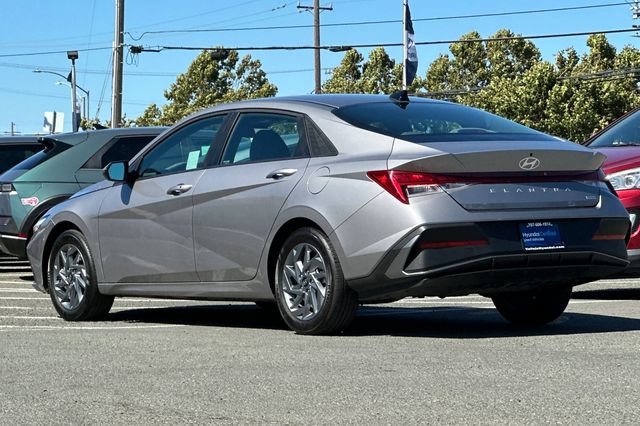Certified 2025 Hyundai Elantra Hybrid FWD image 8