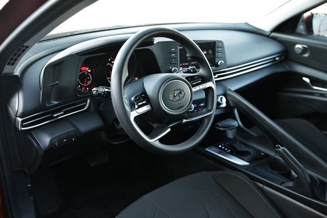 Used 2023 Hyundai Elantra SEL w/ Preferred Accessory Package image 16