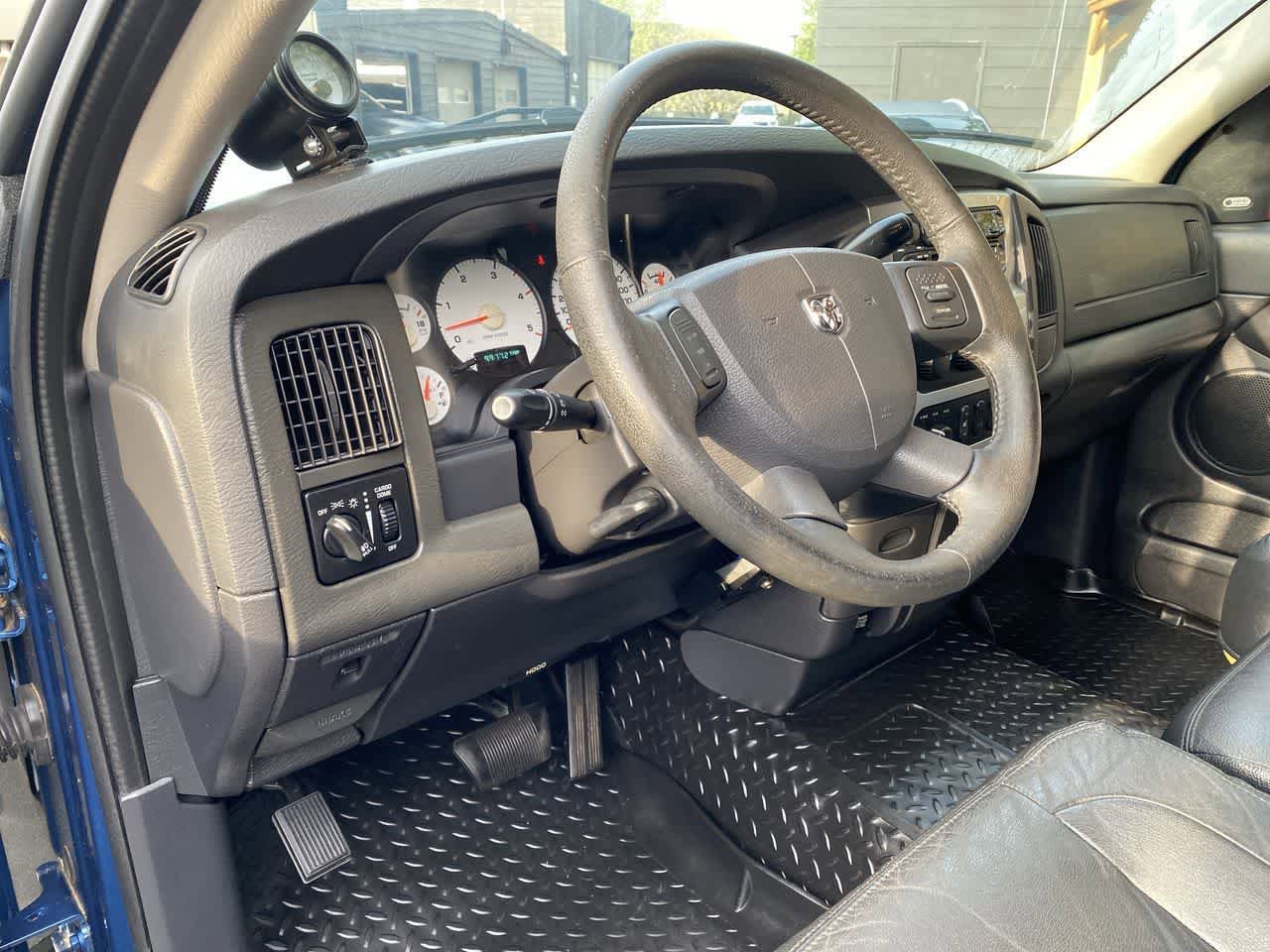 Used 2004 Dodge Ram 3500 Truck SLT w/ Trailer Tow Group AWD/4WD image 2