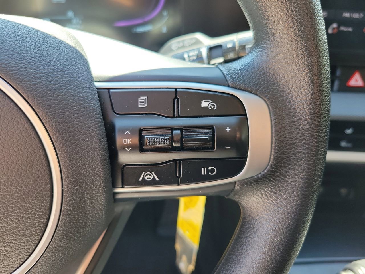 Used 2025 Kia Sportage LX image 19