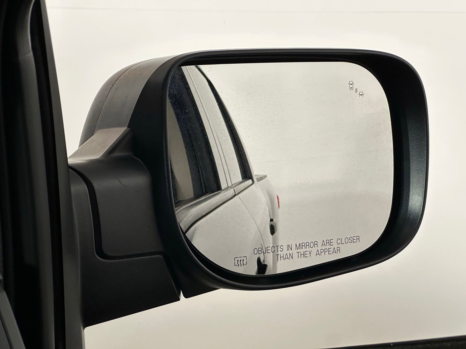 Used 2023 Nissan Titan SV image 26