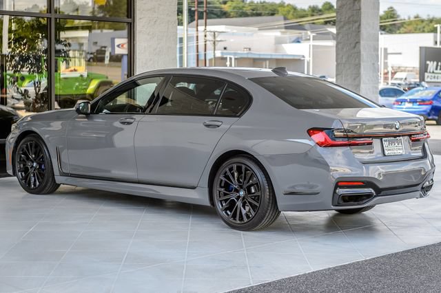 Used 2022 BMW 740i w/ M Sport Package RWD image 7