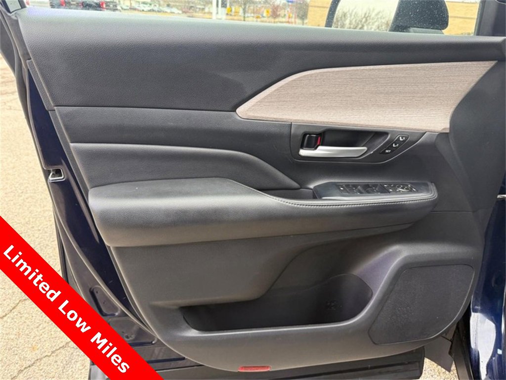 Used 2024 Toyota Grand Highlander Limited image 20