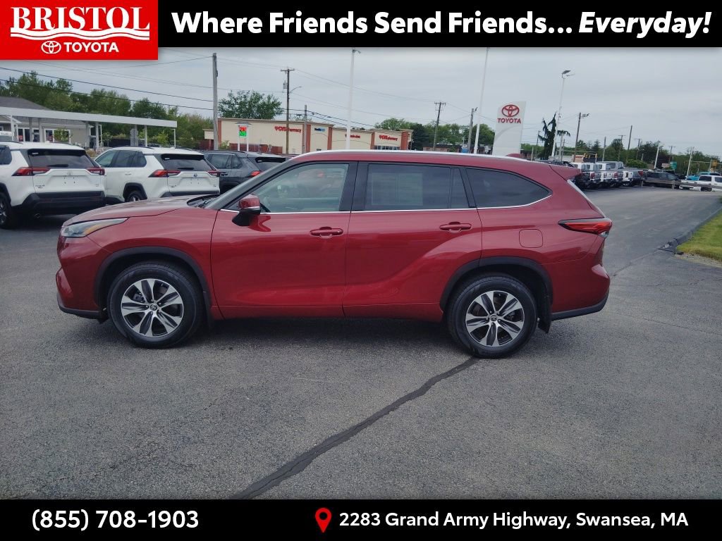 Used 2021 Toyota Highlander XLE AWD/4WD image 4