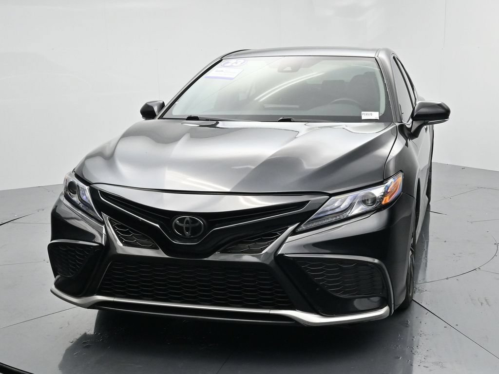 Used 2023 Toyota Camry XSE FWD image 3