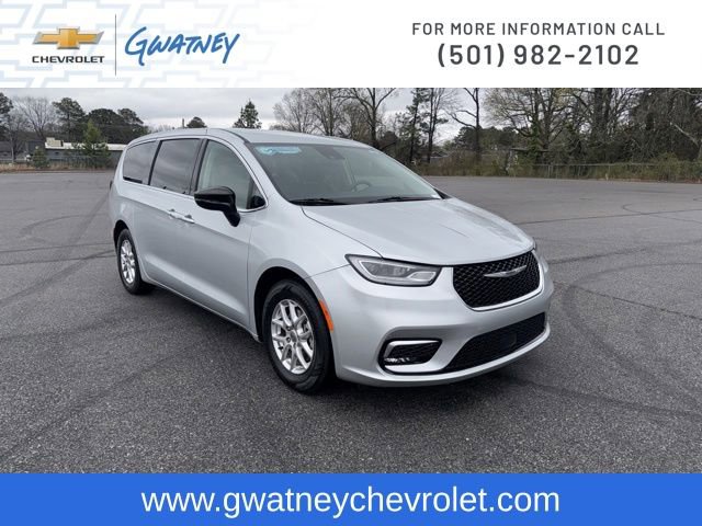 Used 2024 Chrysler Pacifica Touring-L video 3