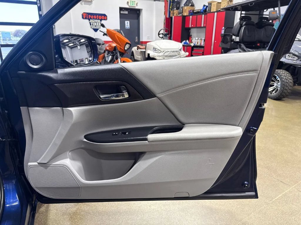 Used 2014 Honda Accord EX image 16