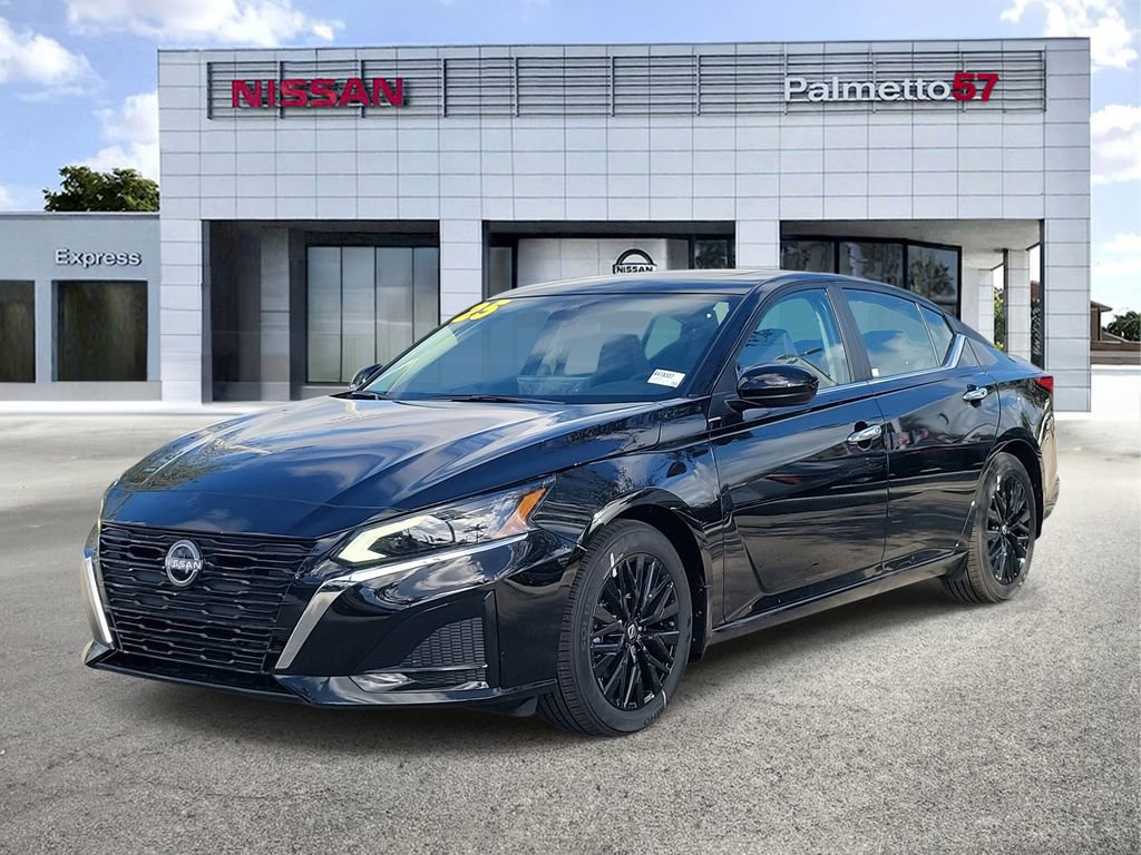 Used 2025 Nissan Altima 2.5 SV w/ SV Special Edition Package image 3