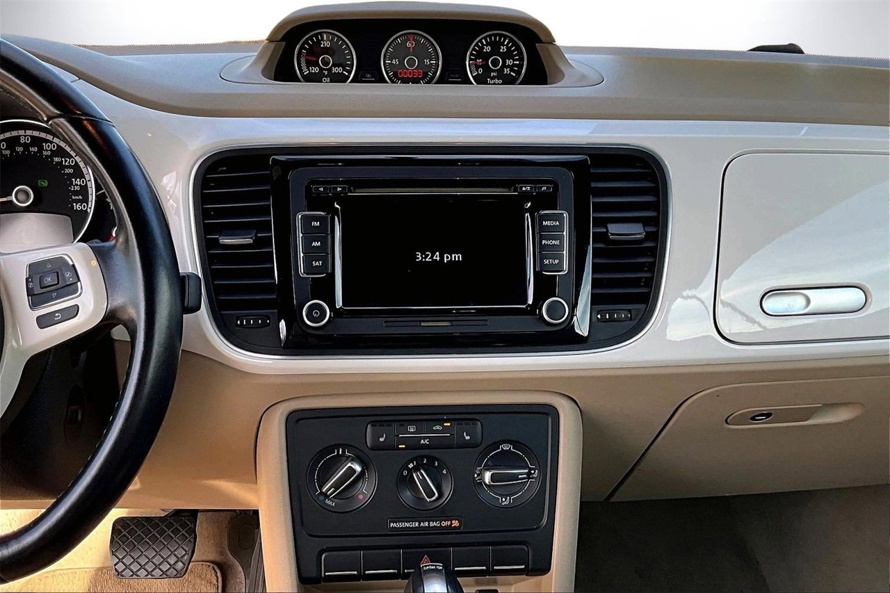 Used 2013 Volkswagen Beetle TDI image 11