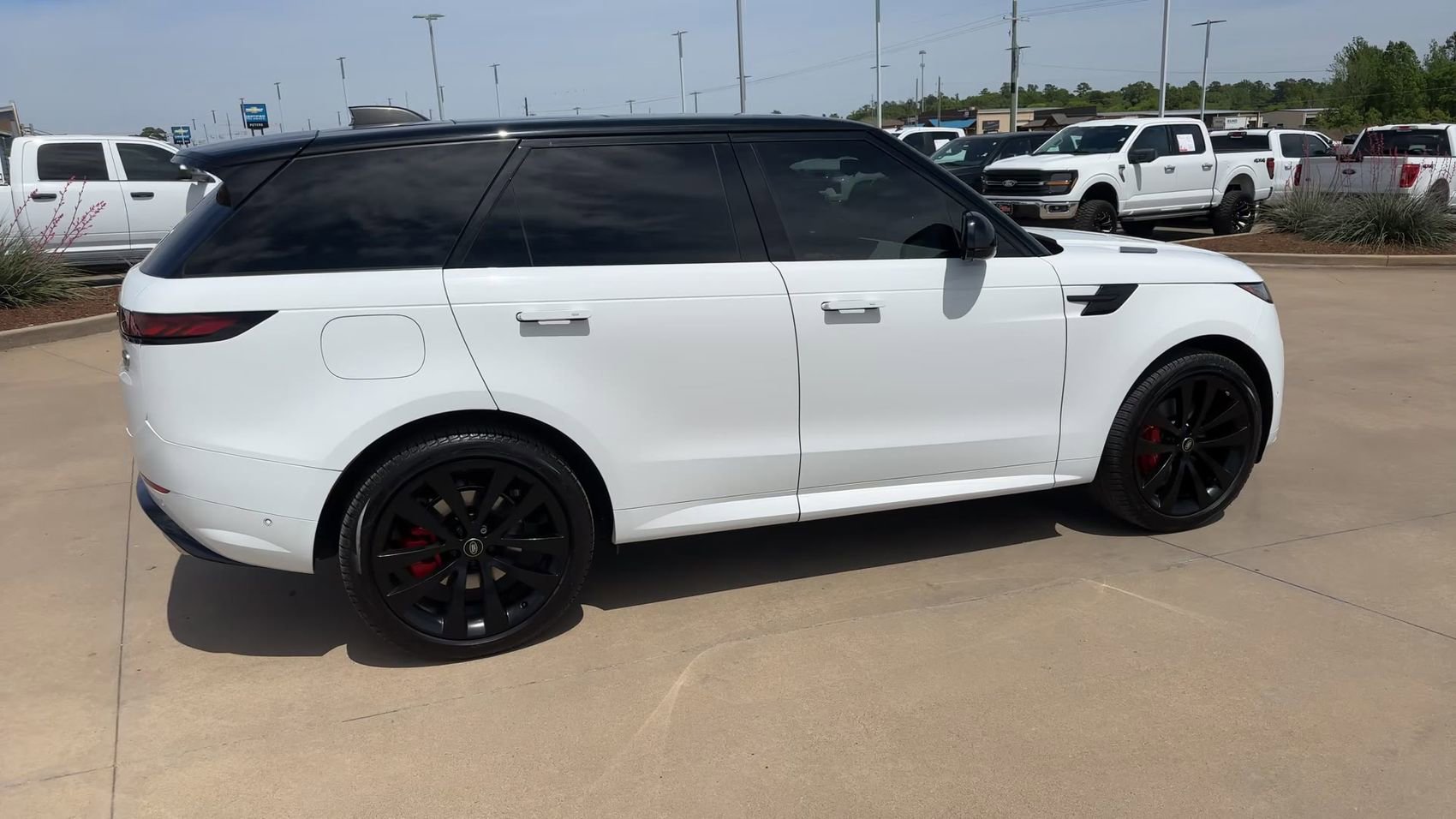 Used 2023 Land Rover Range Rover Sport SE Dynamic image 9