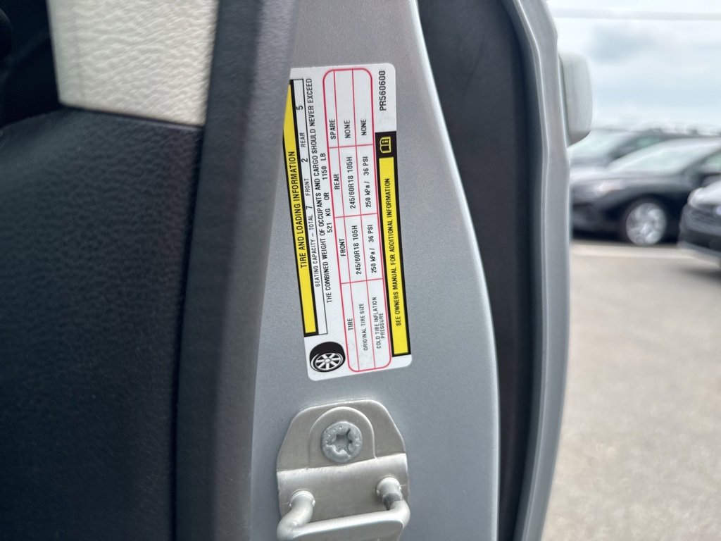 Used 2023 Chrysler Pacifica Limited image 12
