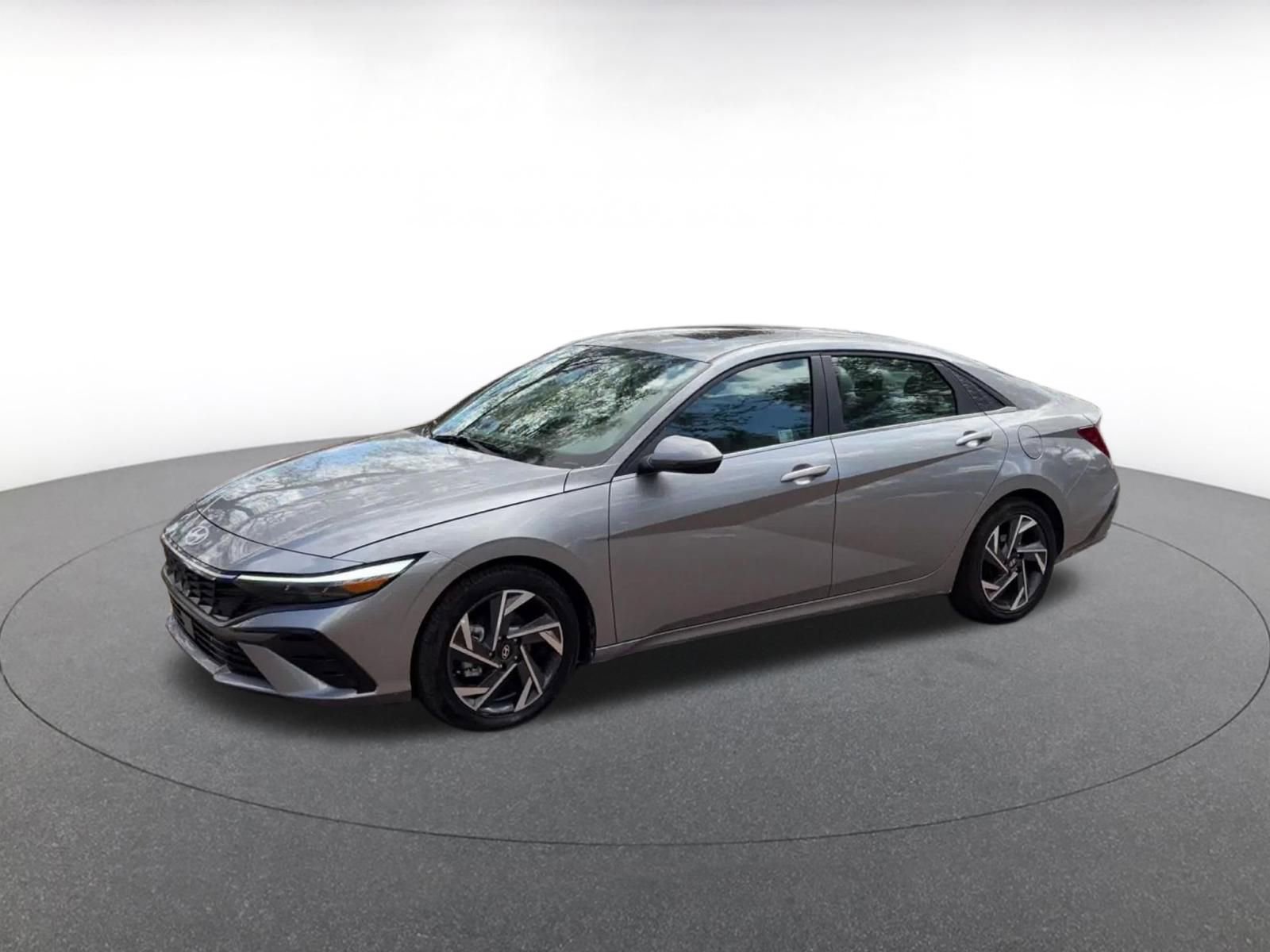 Used 2025 Hyundai Elantra Limited FWD image 8