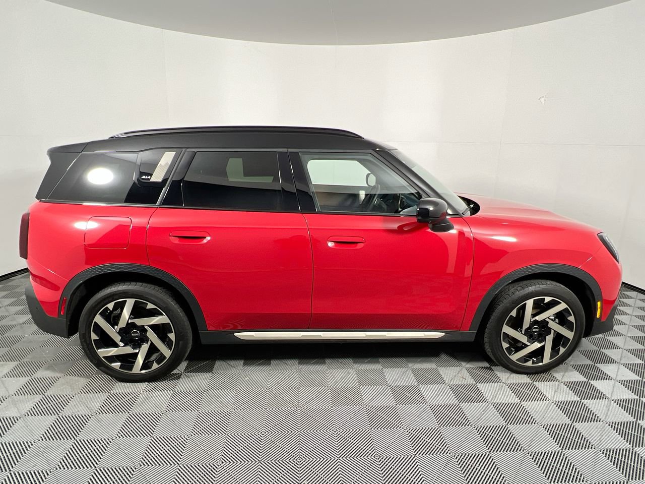 Used 2025 MINI Cooper Countryman S w/ Comfort Package Max image 2