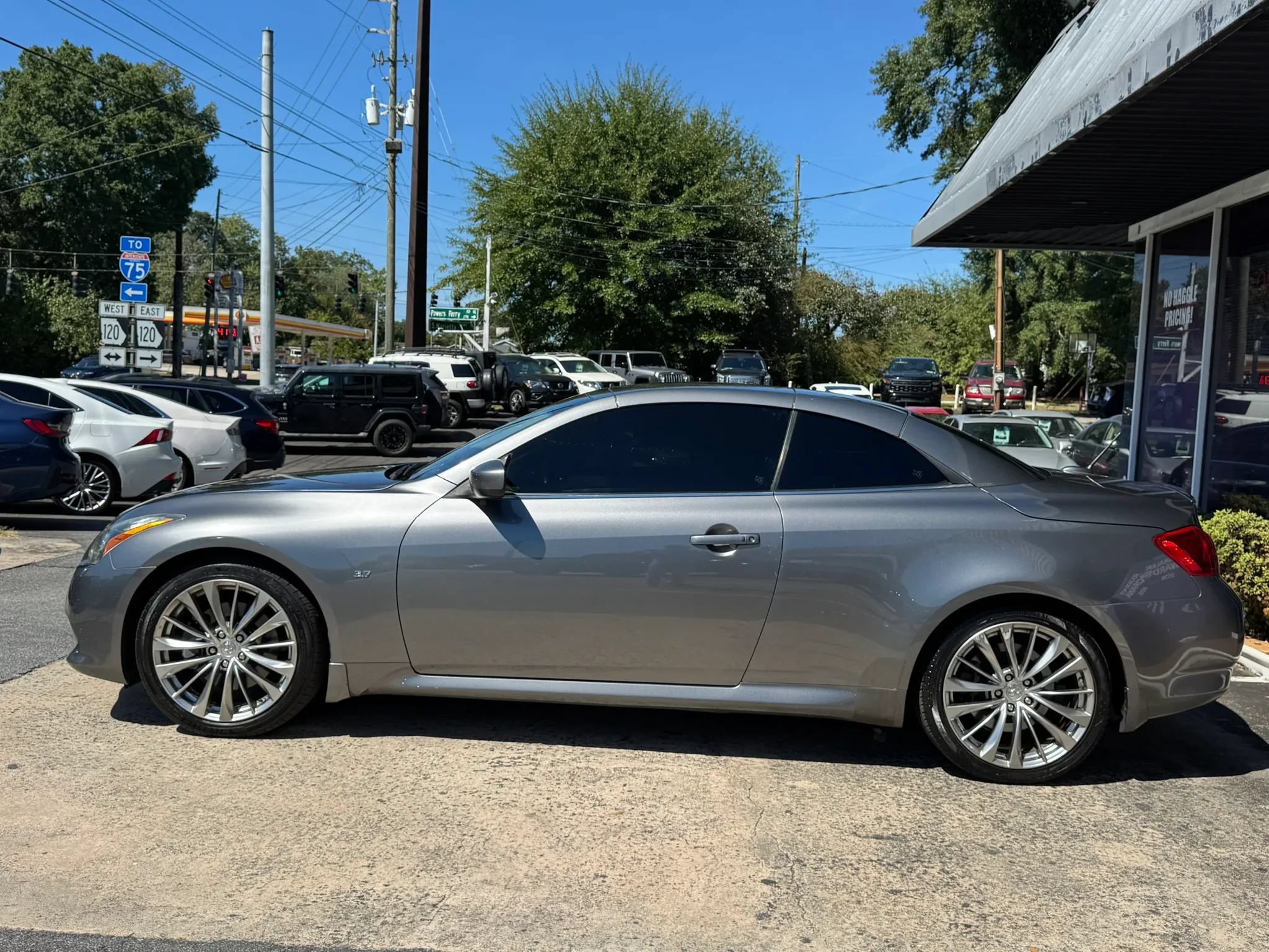 Used 2015 INFINITI Q60 Convertible w/ Premium Package RWD image 4
