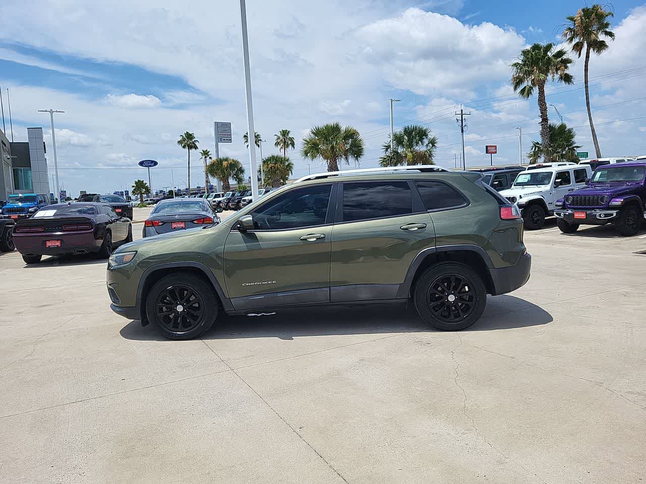 Used 2020 Jeep Cherokee Latitude FWD image 11