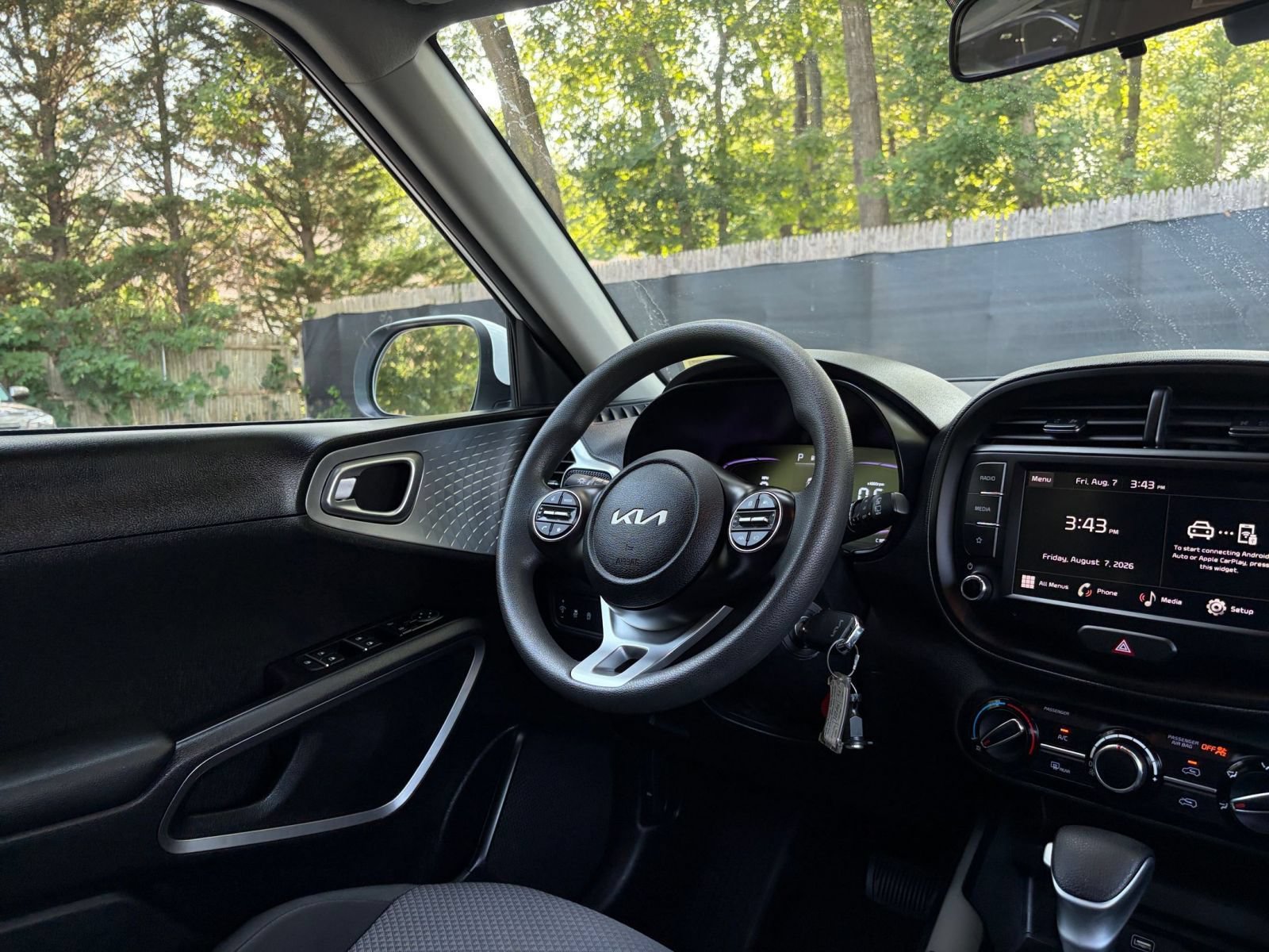Used 2025 Kia Soul LX w/ LX Technology Package FWD image 32