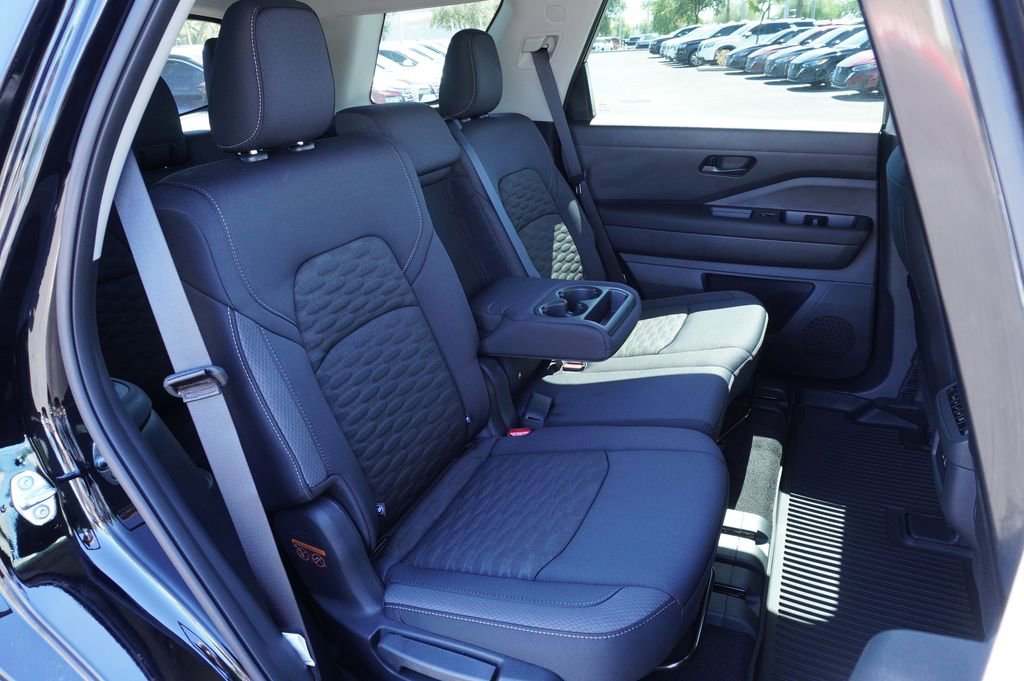 New 2025 Nissan Pathfinder SV image 9