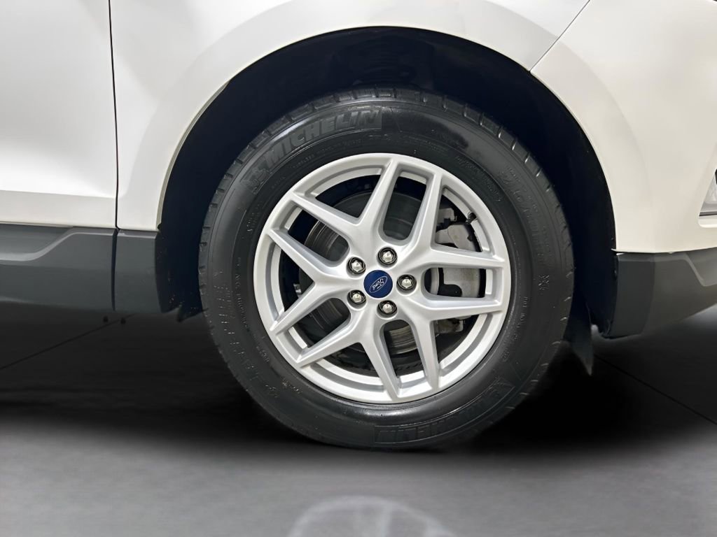 Used 2022 Ford Edge SEL image 11