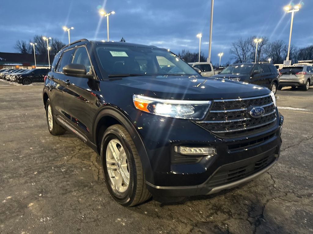 Used 2023 Ford Explorer XLT w/ Equipment Group 202A image 4
