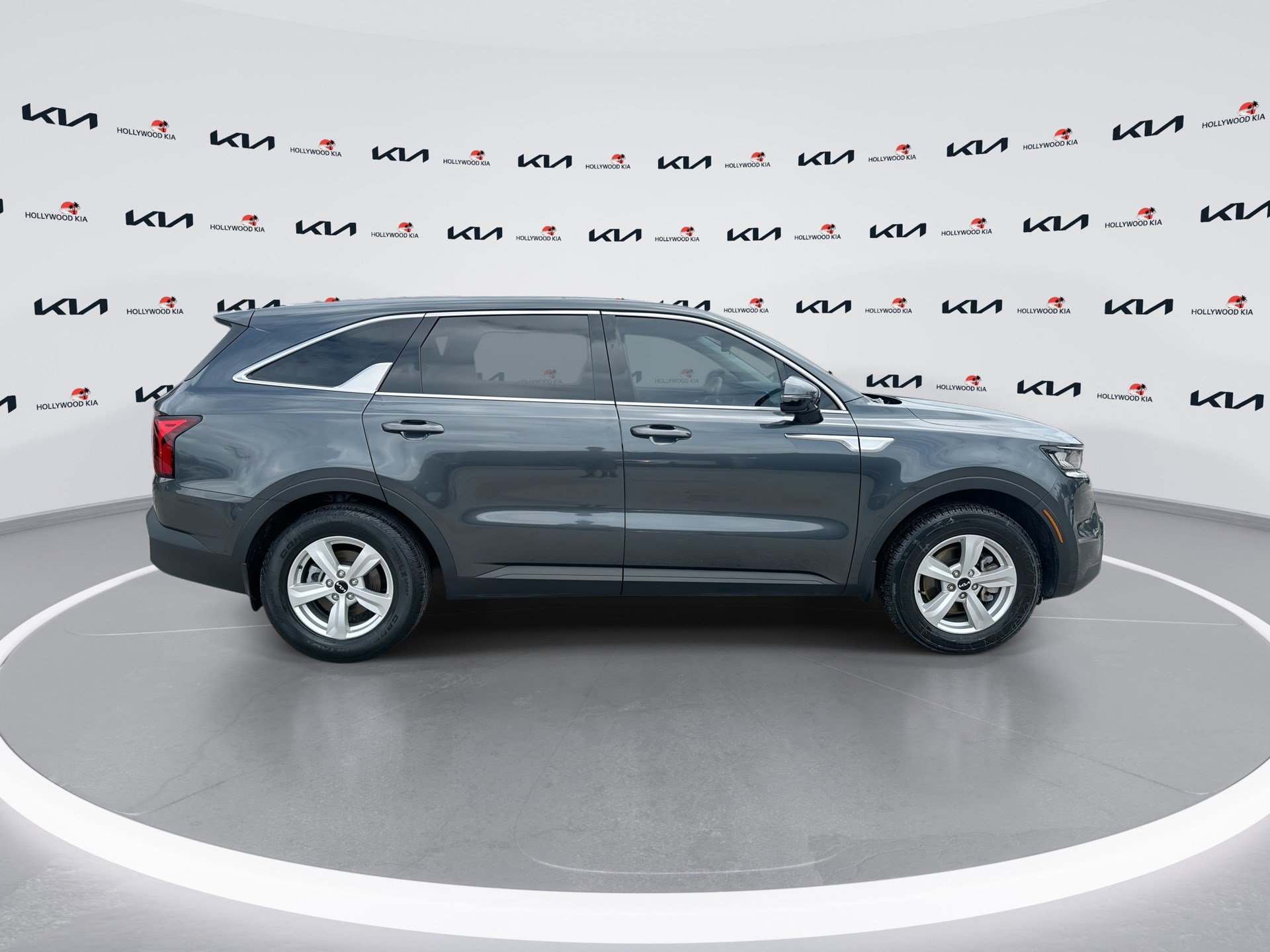 Used 2023 Kia Sorento LX image 9