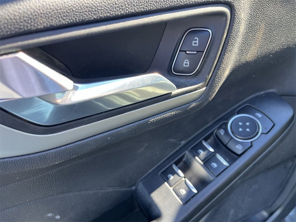 Used 2021 Ford Escape SE image 21