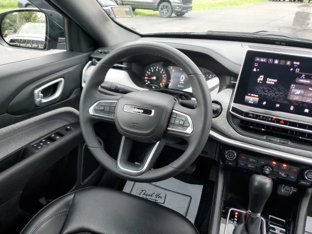 Used 2023 Jeep Compass Latitude w/ Convenience Group AWD/4WD image 17