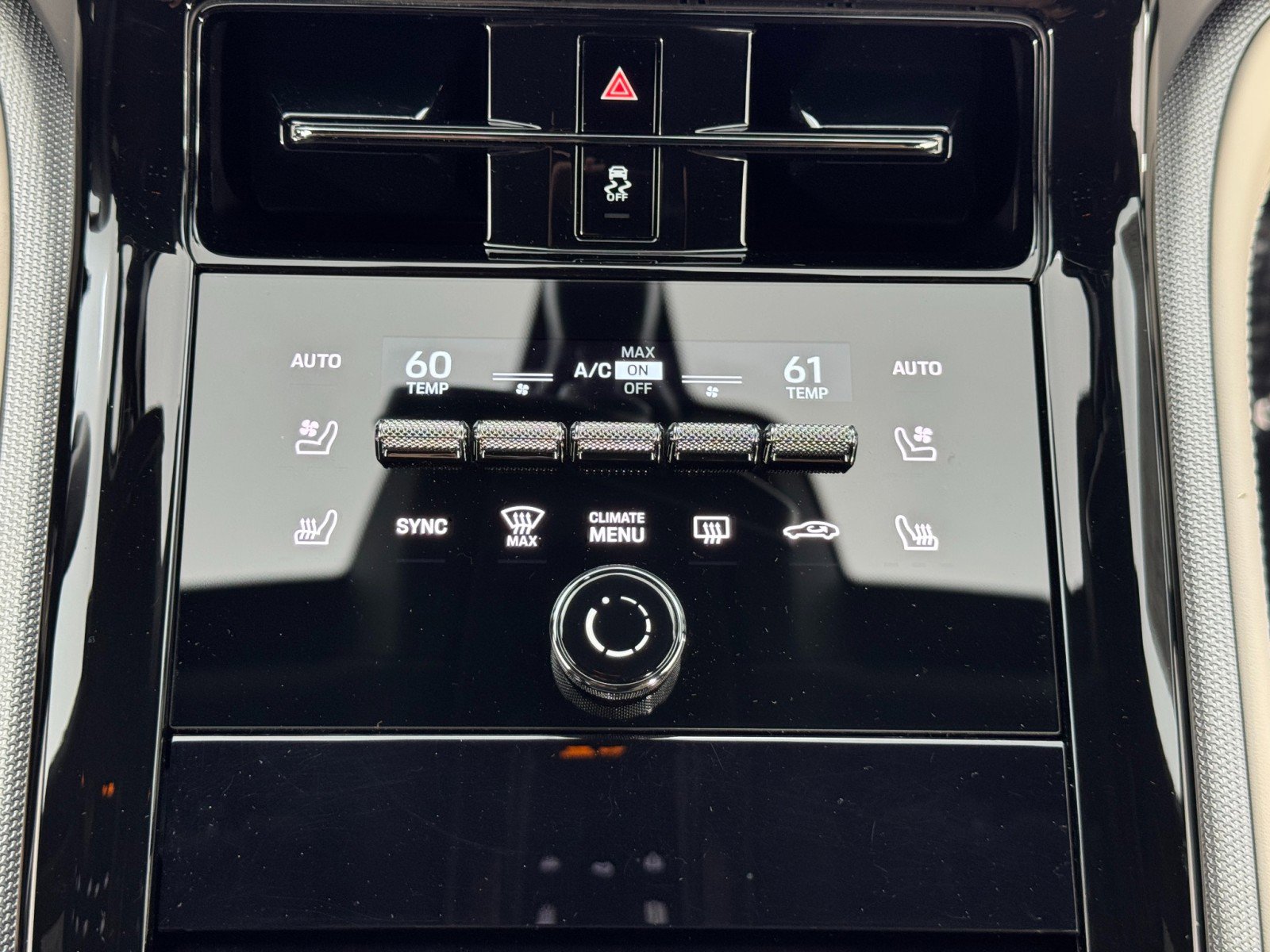 Used 2024 Porsche Panamera 4 w/ Premium Package image 31